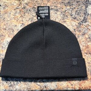 Lululemon Alpine Air Beanie in Black
